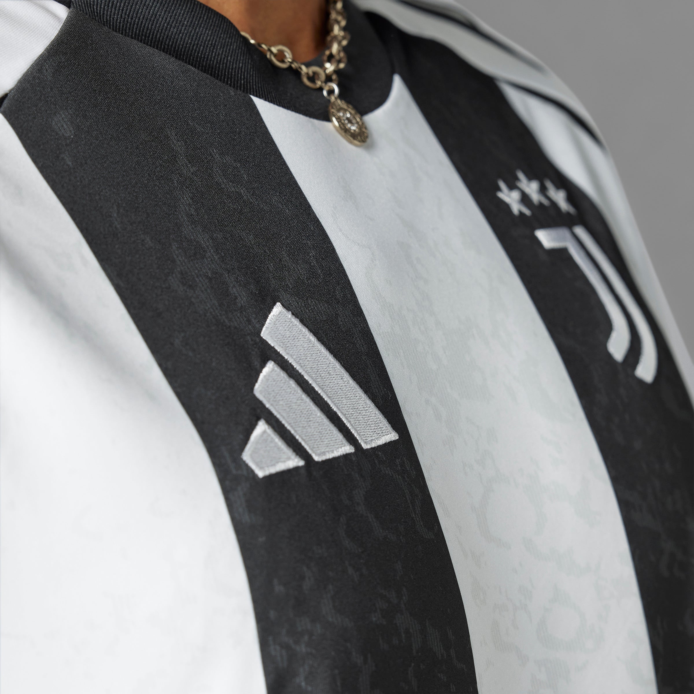 adidas Juventus 2024 25 Men s Home Stadium Jersey